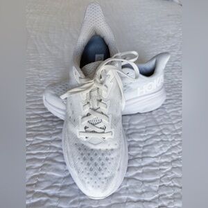 HOKA Clifton 9 women’s size 7.5B